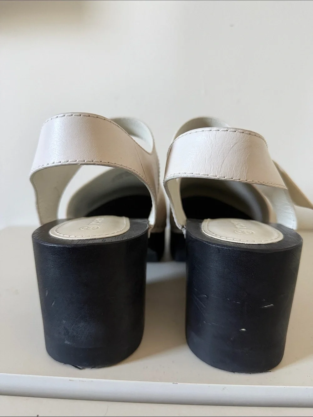 Tory Burch Runway Lug-sole Leather Clog Clogs. Cream Sz 9.5